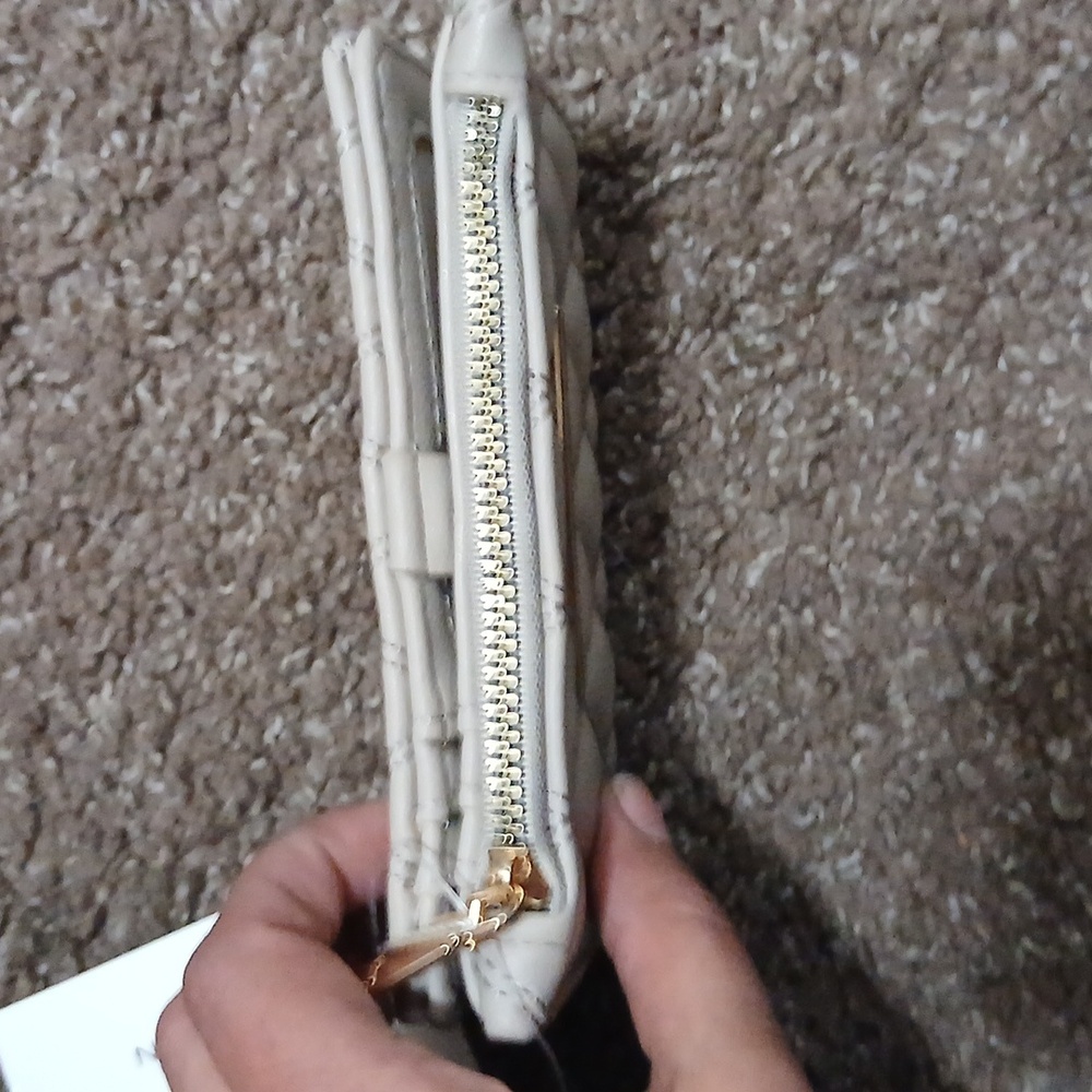 NWT Halston Quilted Cream Mini Wallet - Picture 3 of 12